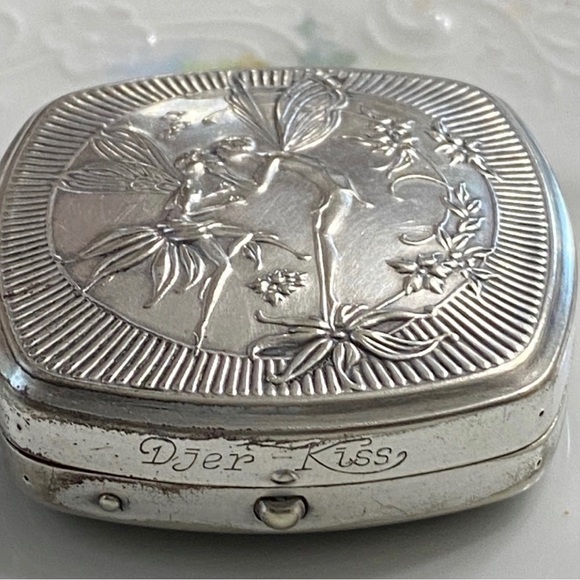 Antique Djer Kiss Kissing Fairies Compact (Final Price) - Picture 7 of 8